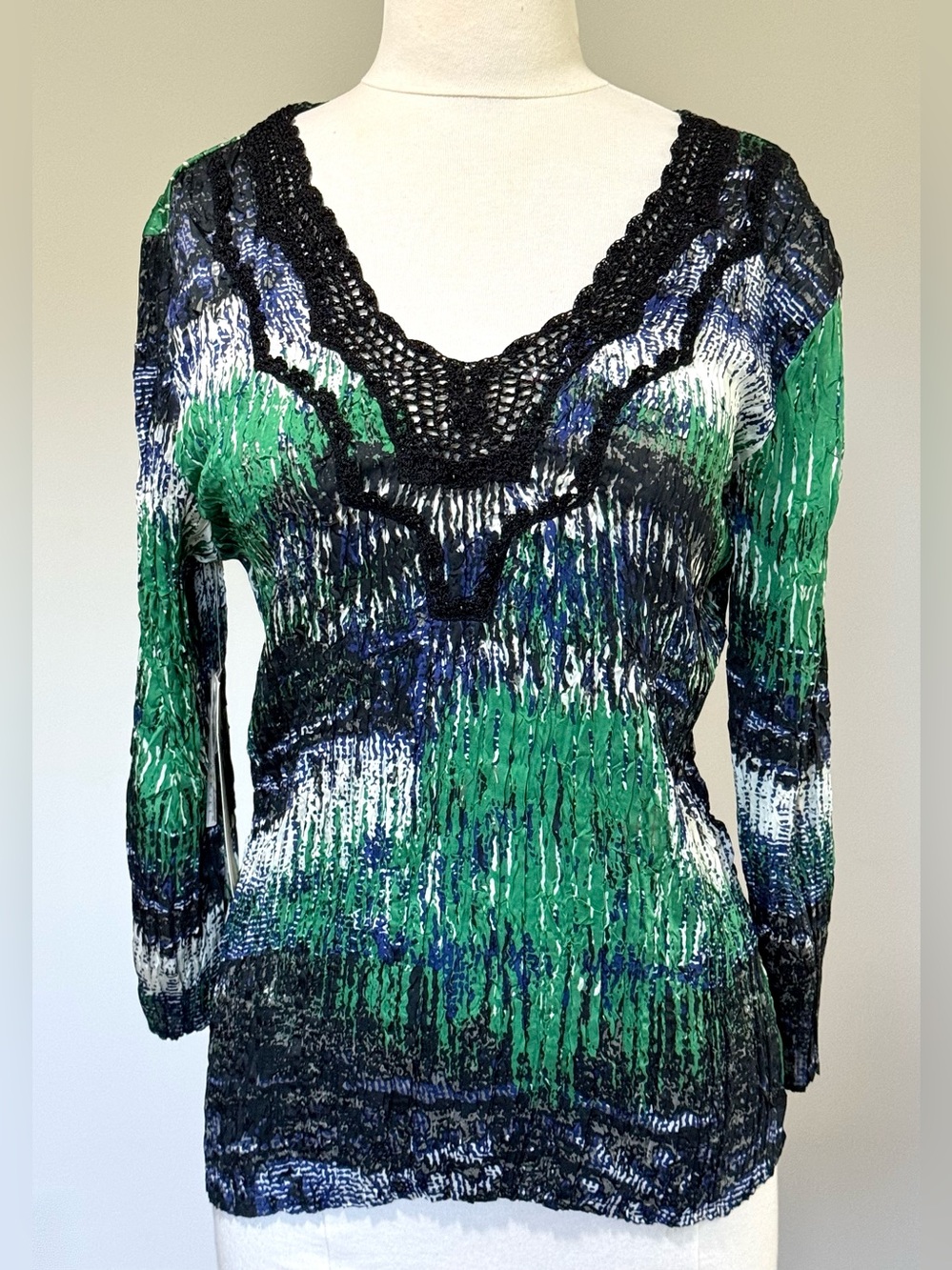 Alberto Makali L Crinkle Blouse Beaded Lace Neck NWT Classy Luxury Top Beautiful
